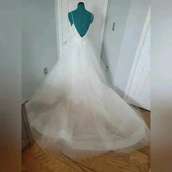 NWT Tara Keely Rhea Size 12 (US 8) Ballgown Wedding Dress with Floral appliques - Picture 5 of 7